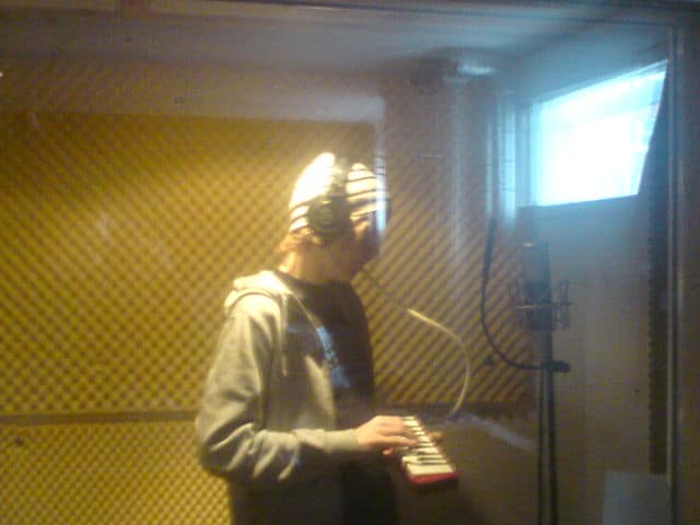Aske records melodika on "Immanuel"
