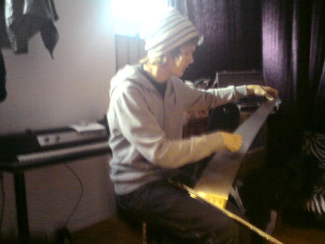 Aske saws Aske trying to produce the soun with the saw. He managed!